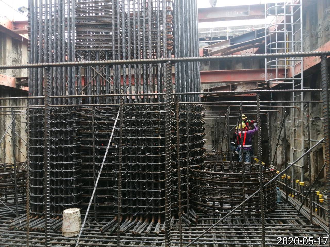 八里端P1N&S基礎版與橋墩墩柱鋼筋組立施工.