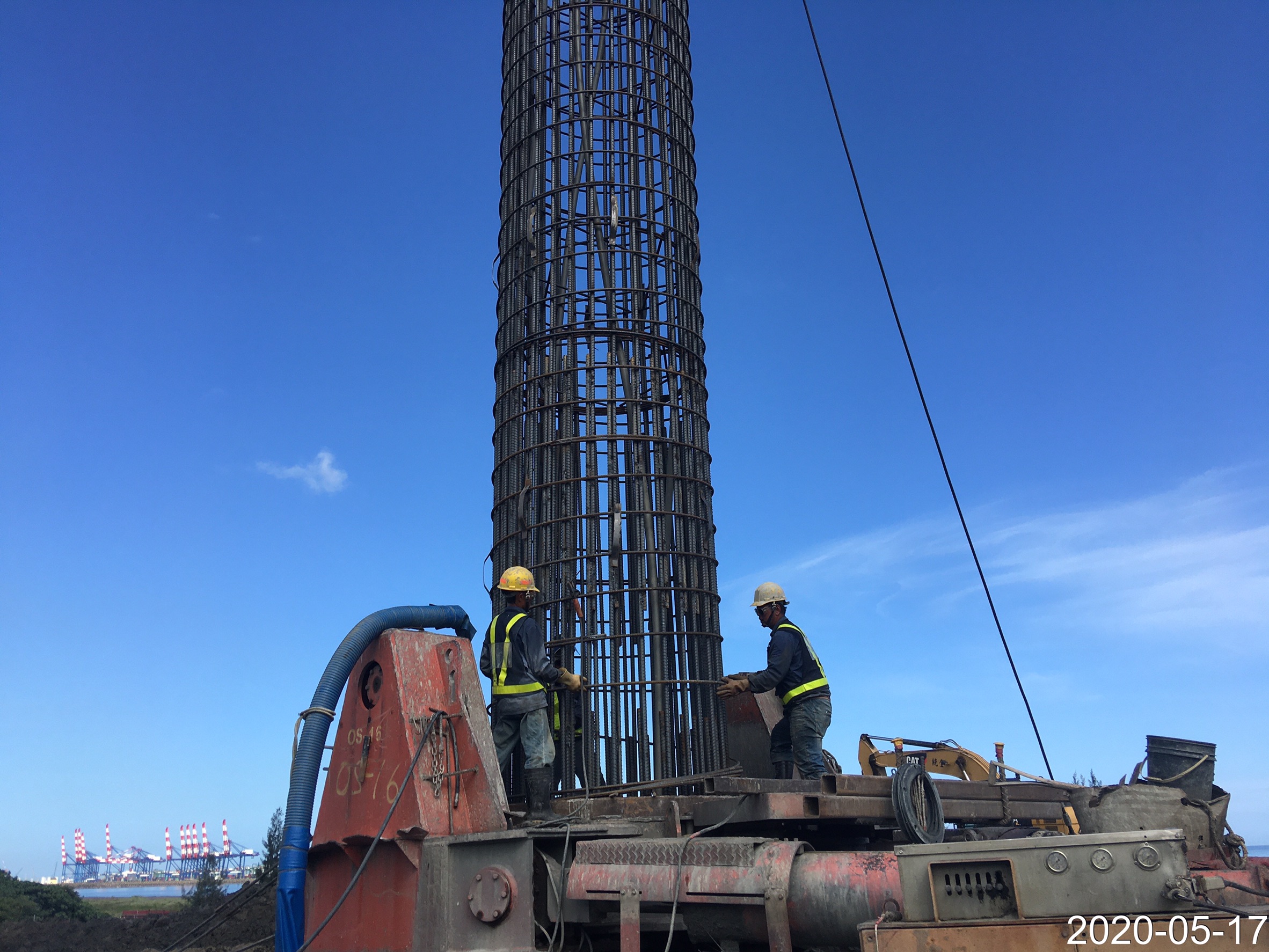 八里端全套管基樁鋼筋籠吊放安裝施工.