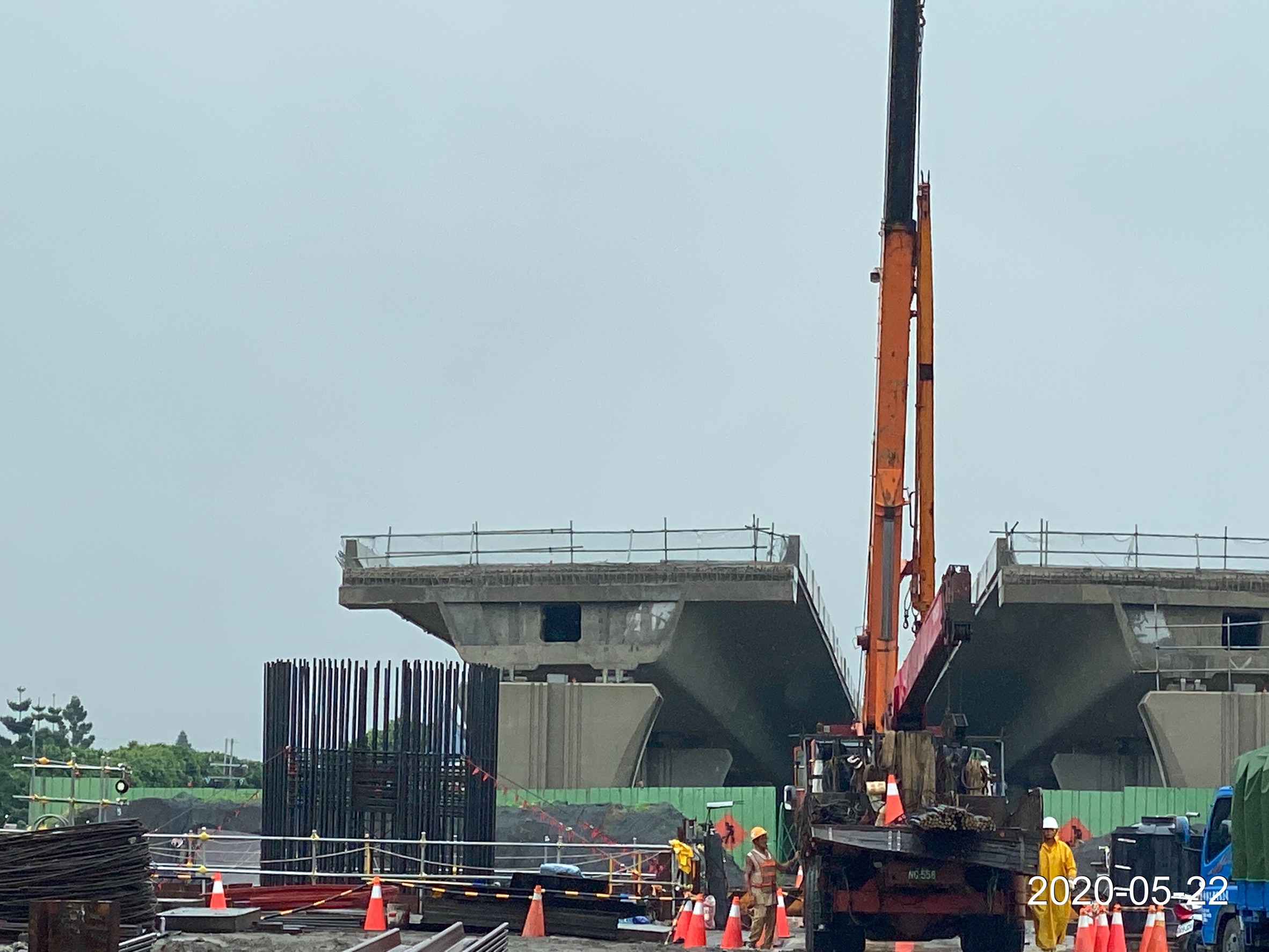 八里端P1N&S橋墩基礎版鋼筋組立施工.