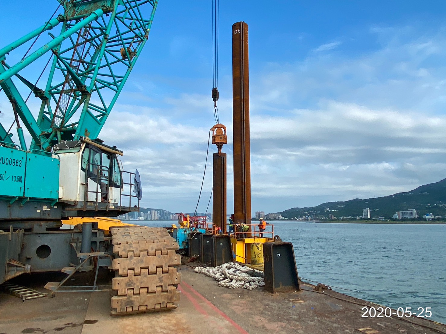 河中段P130鋼管樁套管打設