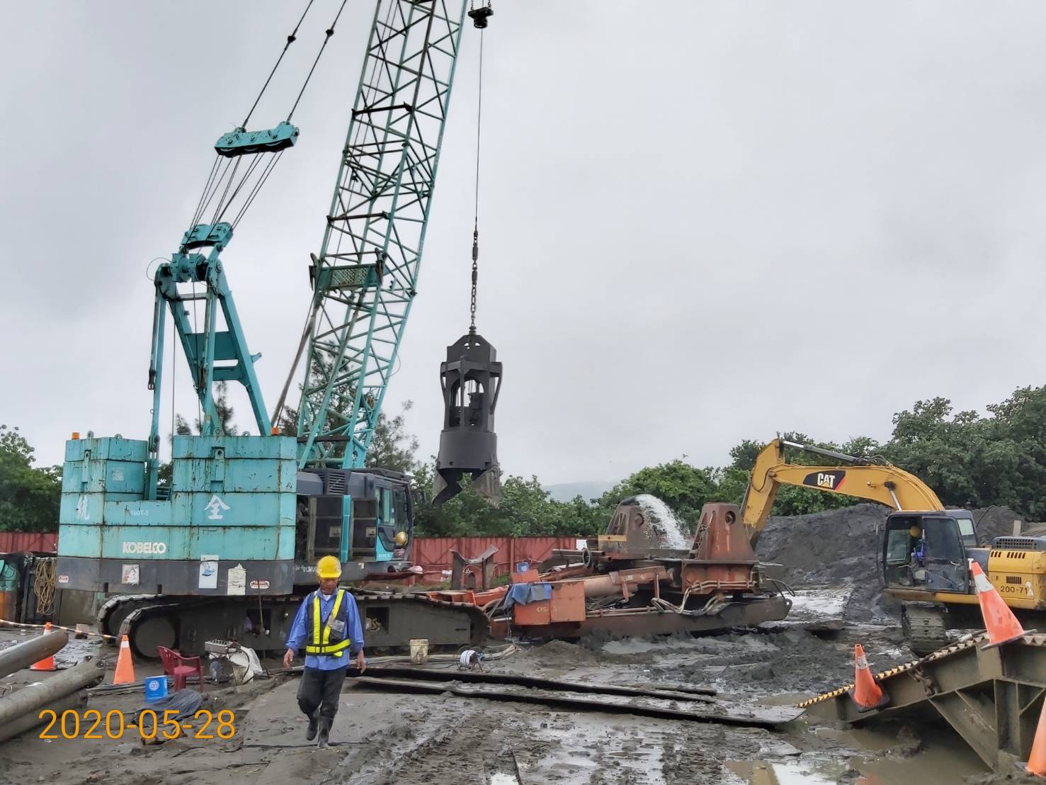 八里端基樁挖掘