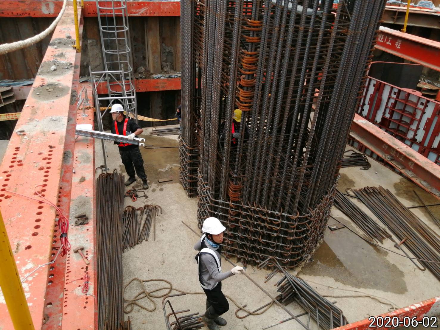 八里端基礎墩柱第一昇層鋼筋綁紮
