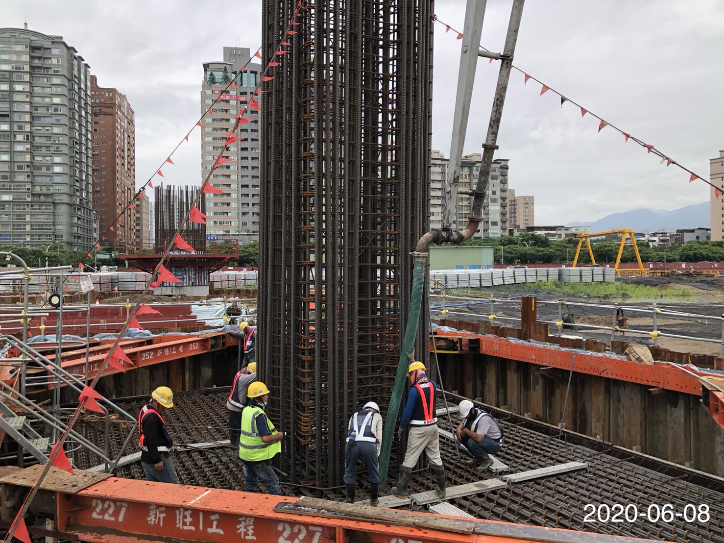 淡水端橋墩-基礎(樁帽)RC澆置.