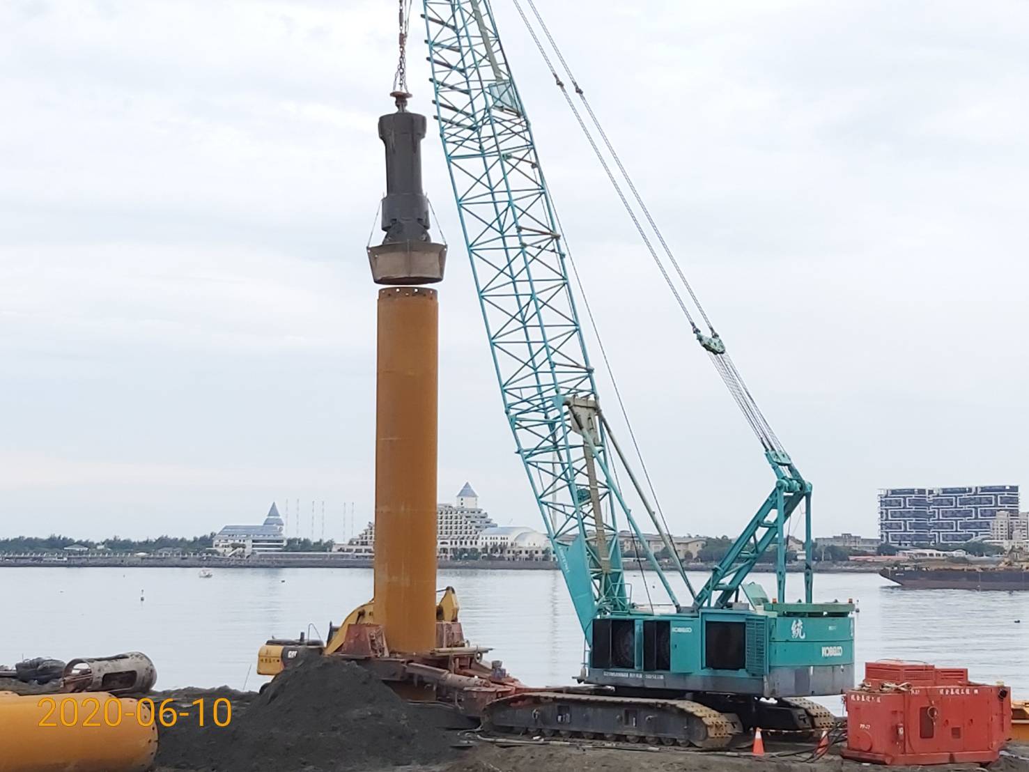 八里端基樁挖掘作業