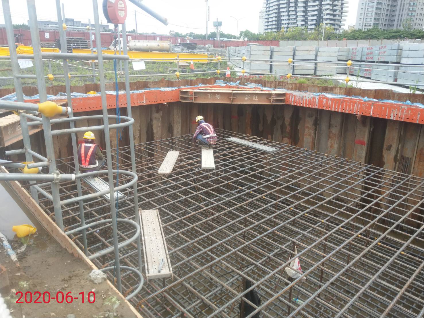 淡水端墩柱基礎板鋼筋綁紮