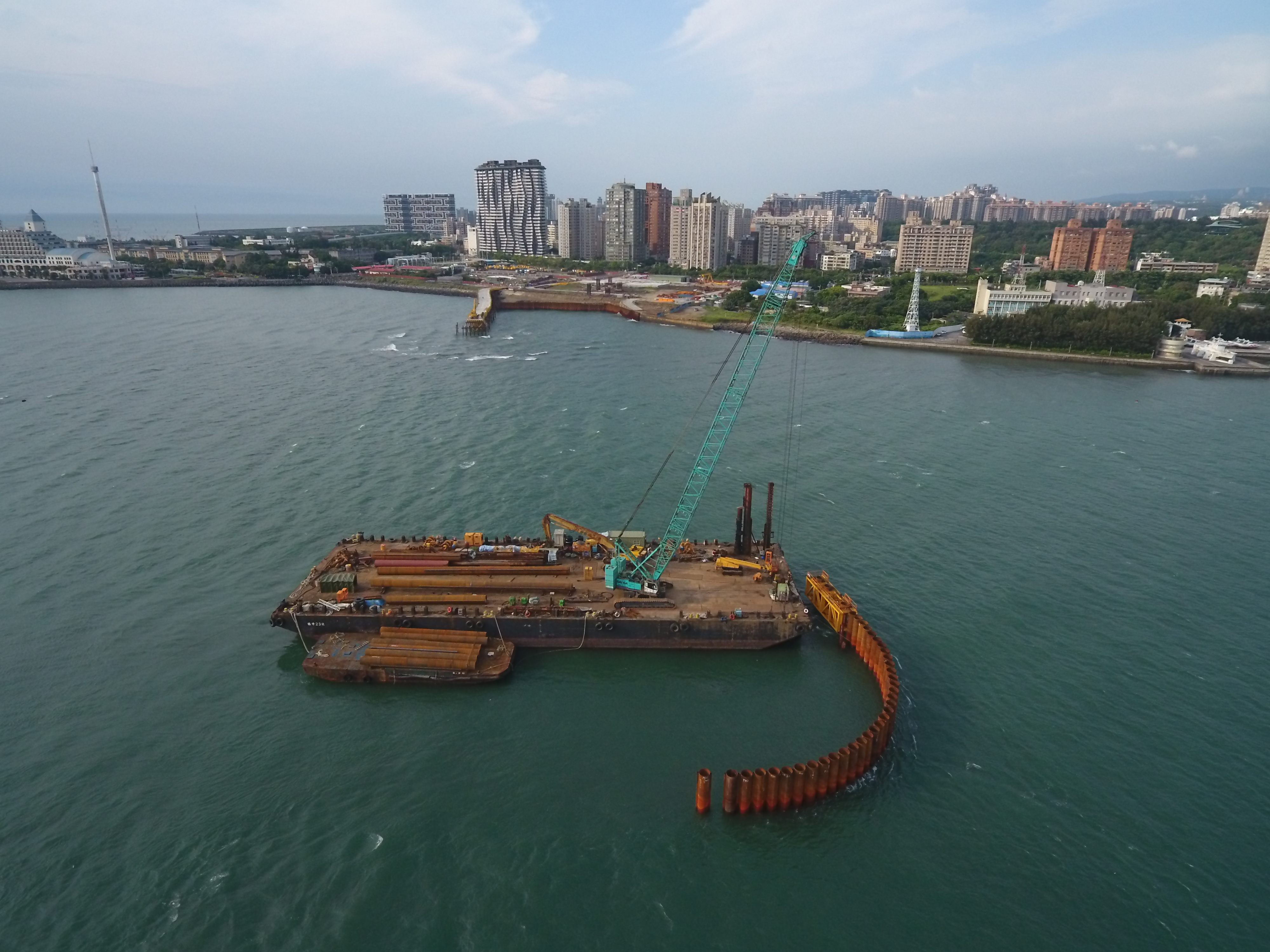 河中段P130墩柱之鋼管樁打設