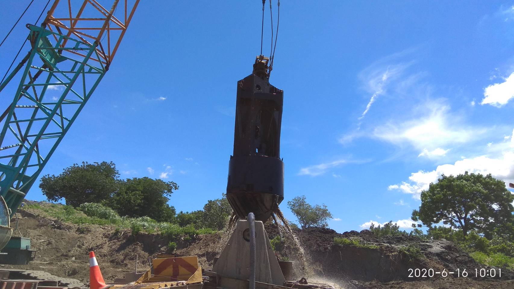 八里端基樁套管挖掘