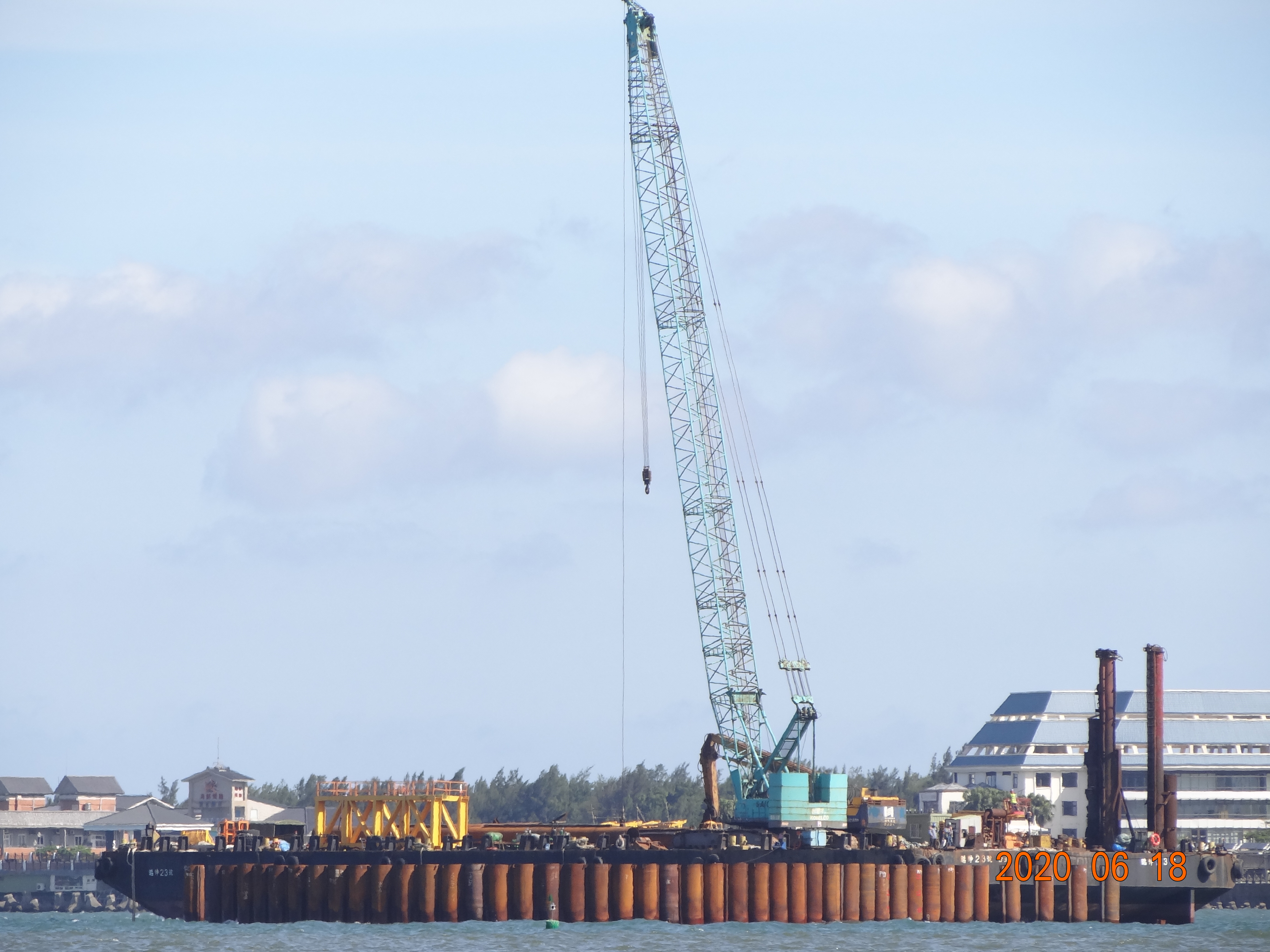 河中段P130墩柱之鋼管樁打設