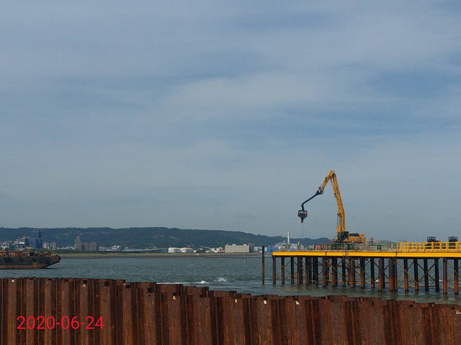 淡水端施工鋼便橋型鋼打設