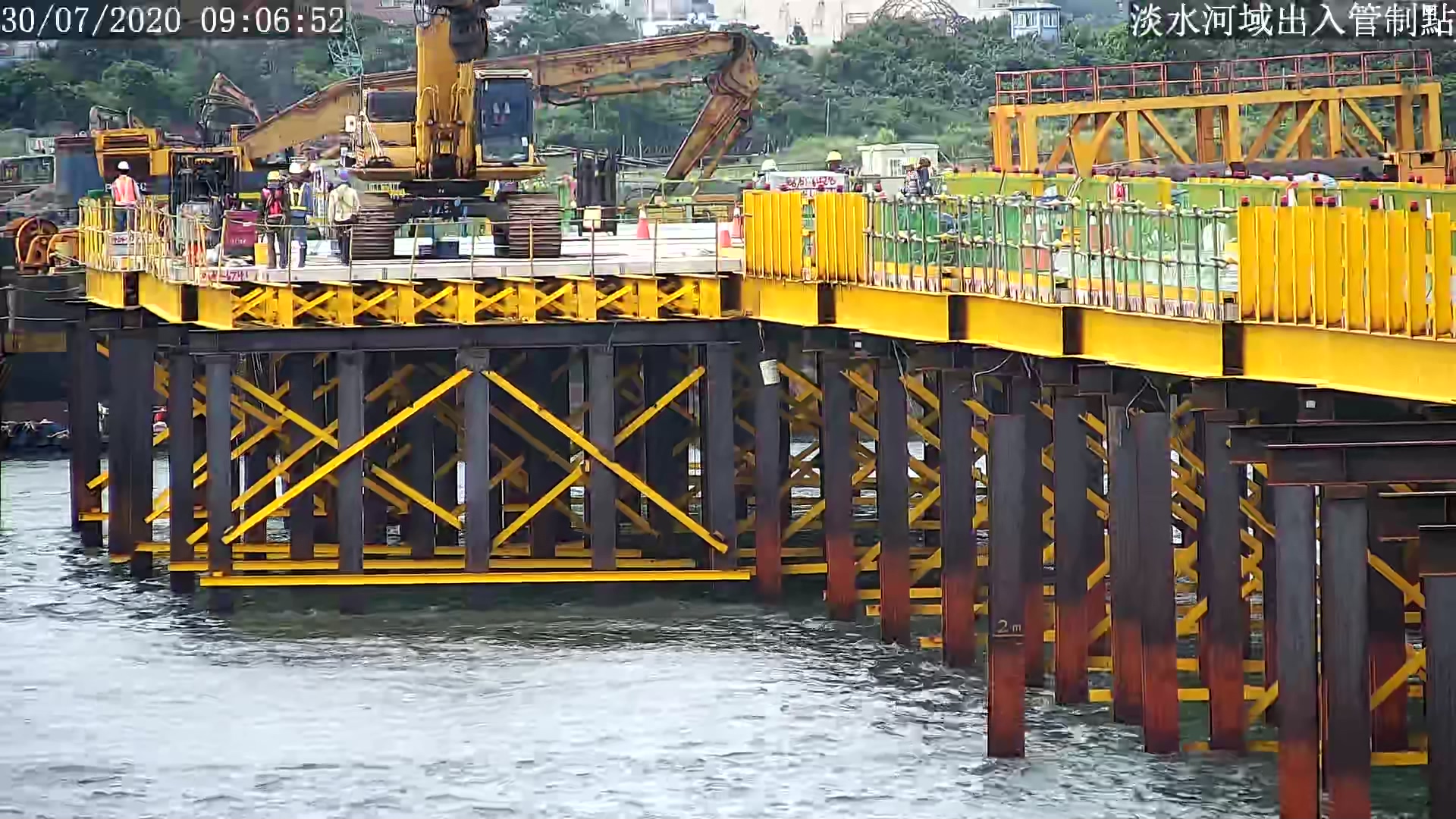 淡水端施工鋼便橋型鋼打設