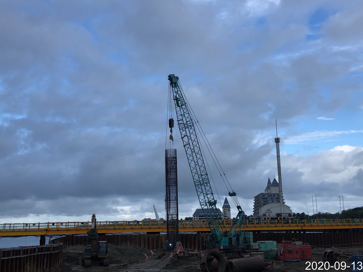 八里端基樁鋼筋籠吊放