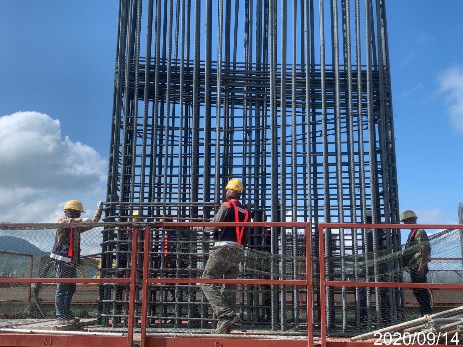 淡水端橋墩墩柱鋼筋綁紮