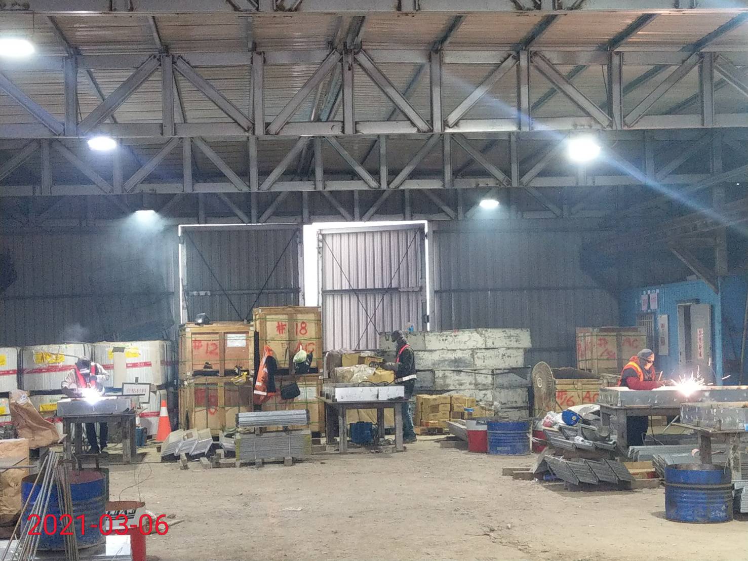 覆工板廠房內加工製造生產.