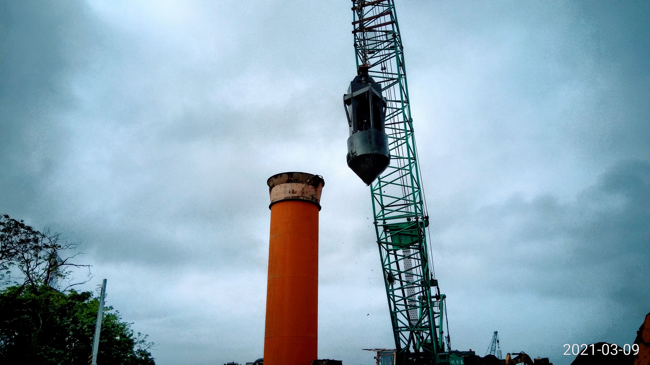 陸上段基樁工程鑽掘取土作業情況.