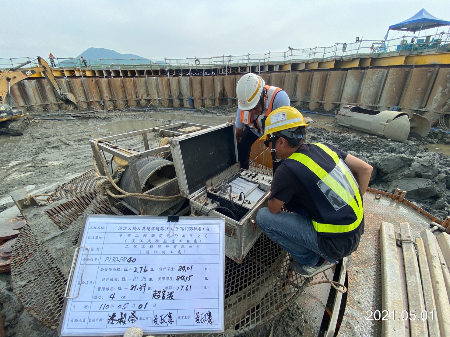 河中段主橋塔圍堰內基樁工程孔身垂直度之超音波查驗作業.
