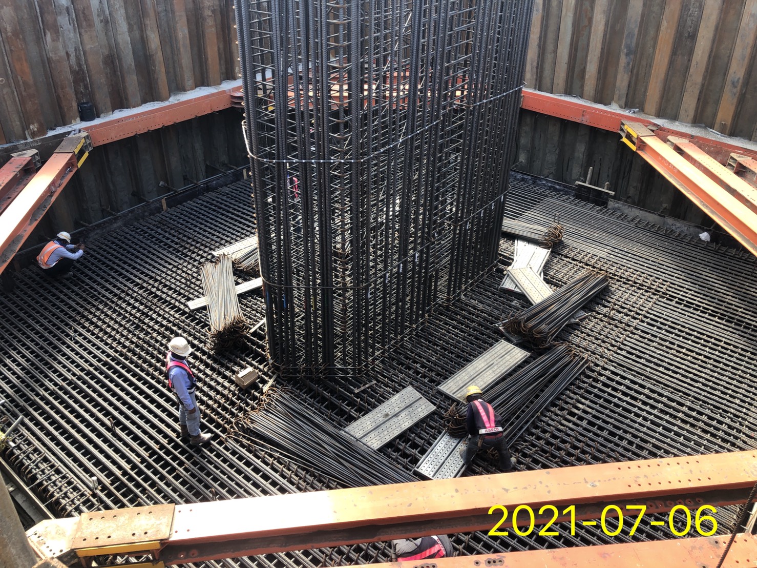 橋墩墩柱樁帽施作.