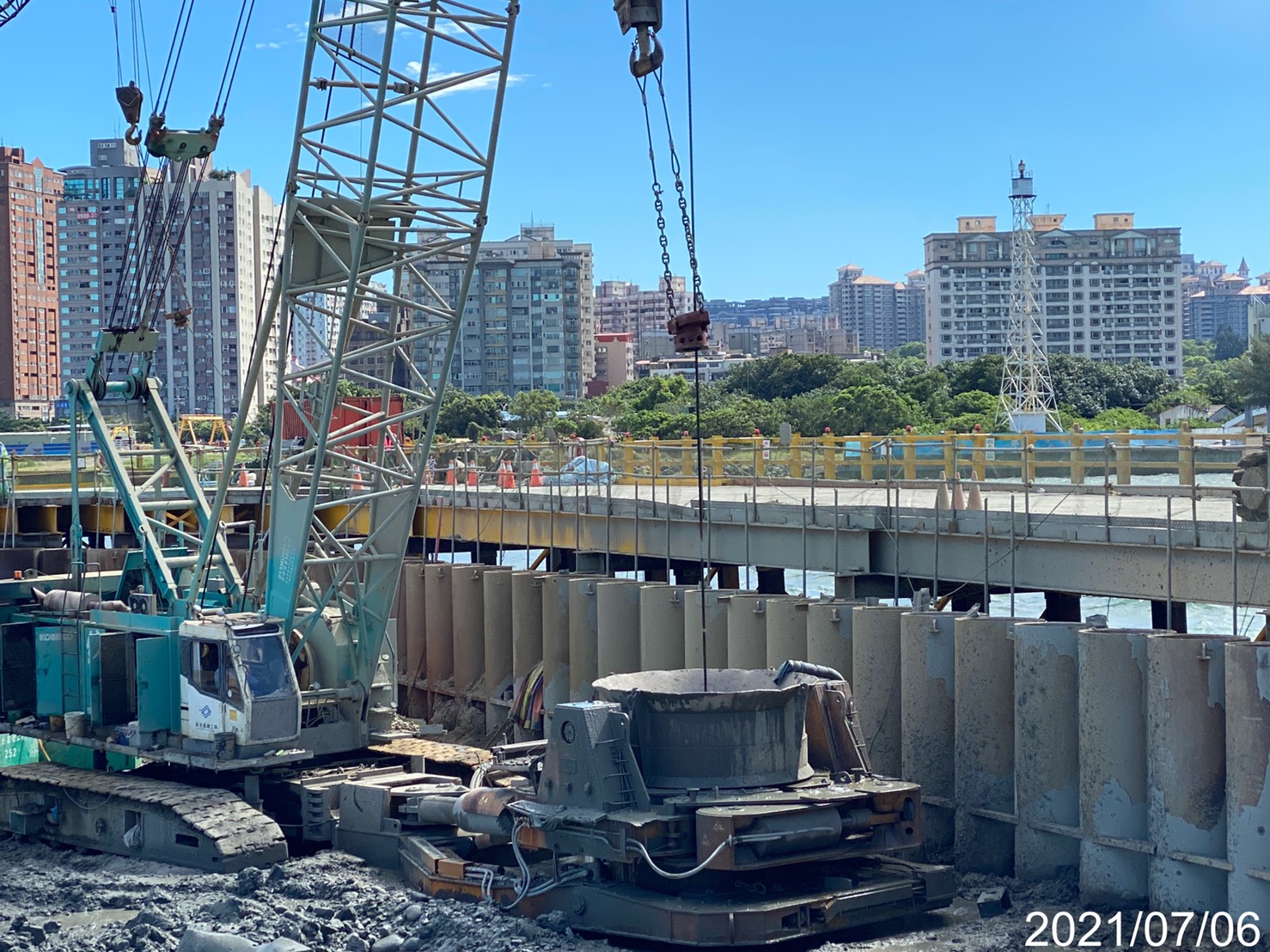 河中段基樁工程施工.