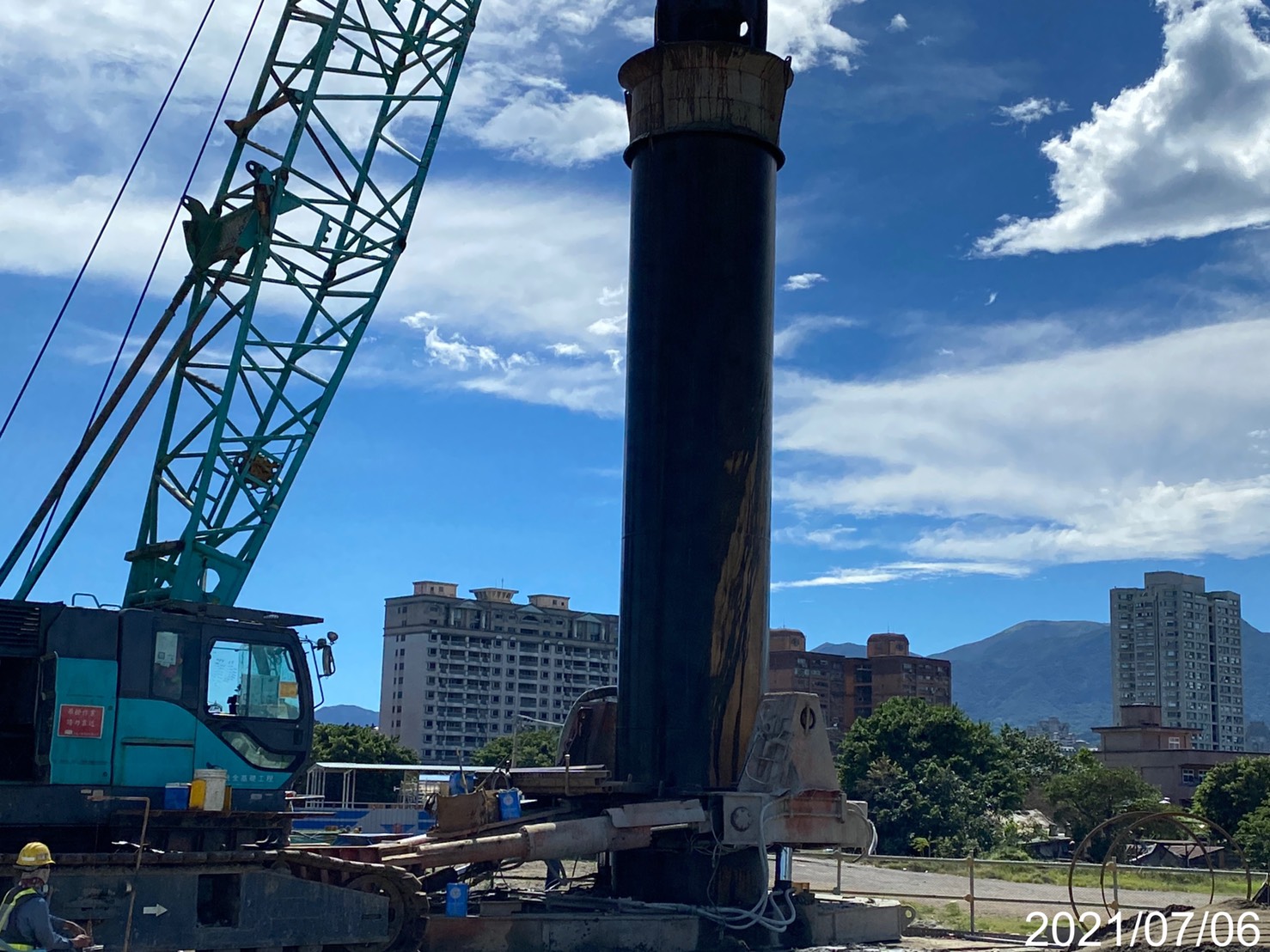 河中段基樁工程施工.