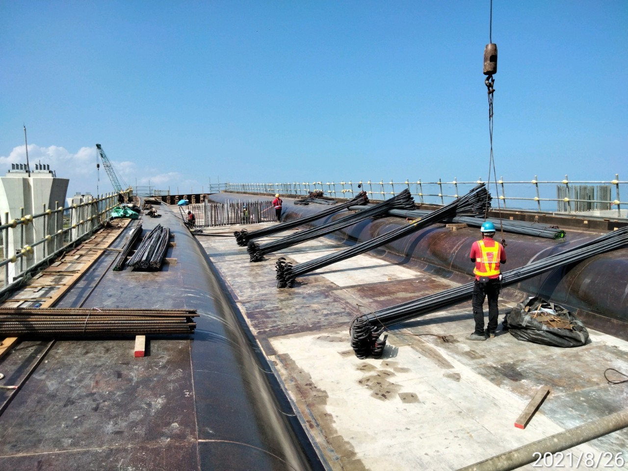 橋面板鋼筋綁紮施工.