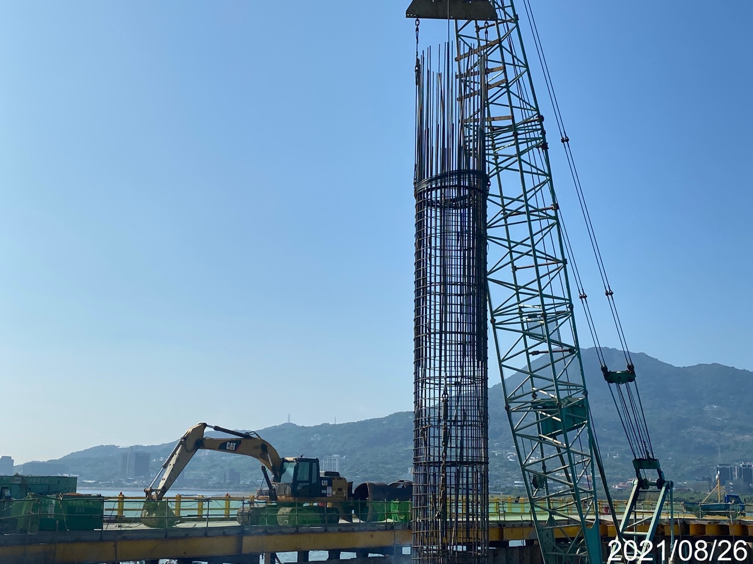 基樁鋼筋籠吊放安裝.