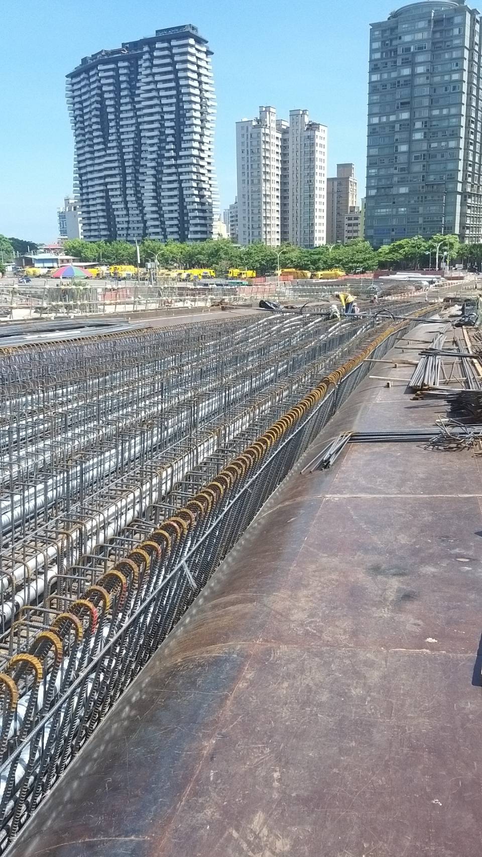 底腹版鋼筋施工.