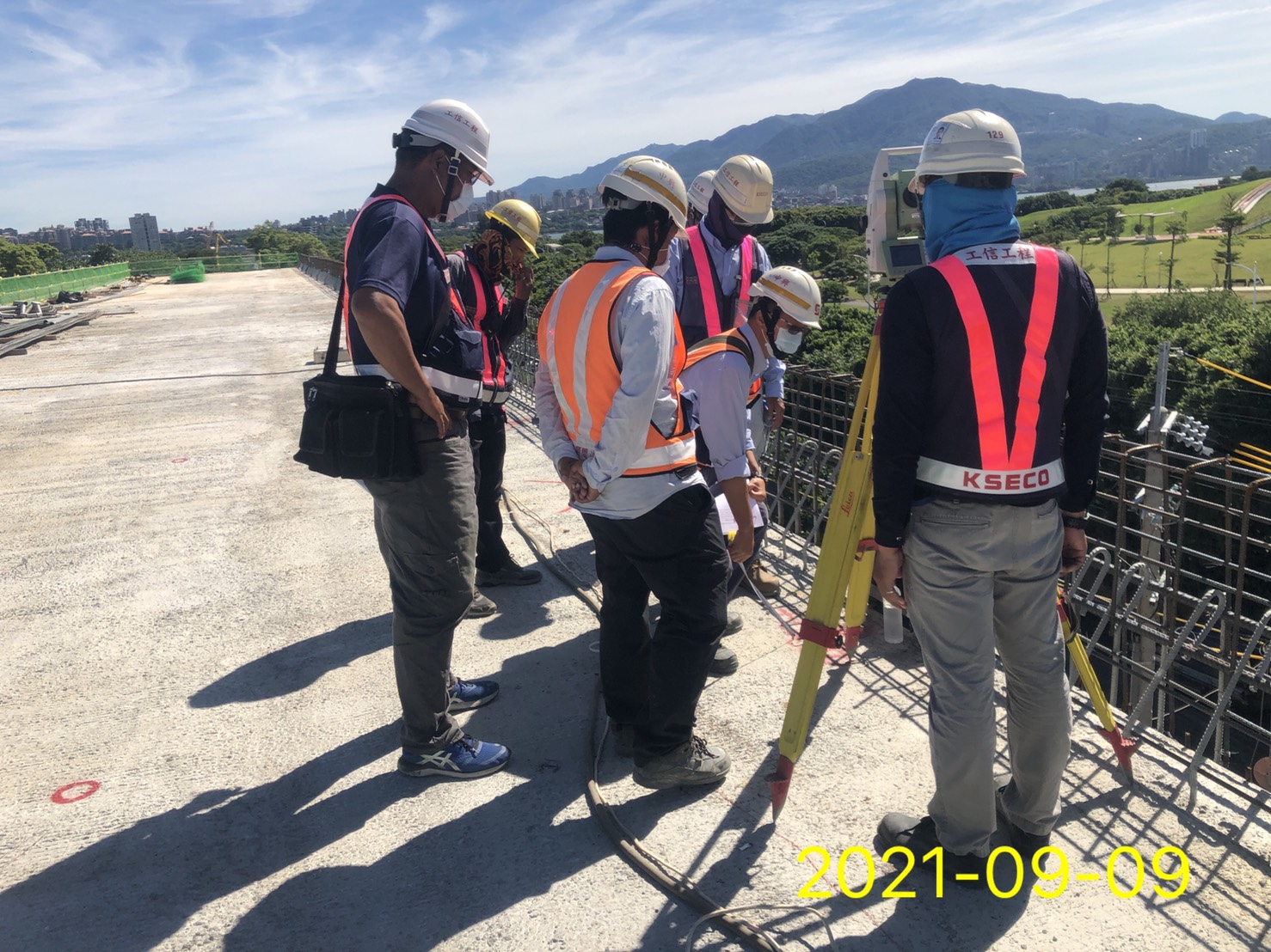 橋面板護欄測量放樣及查驗檢測.