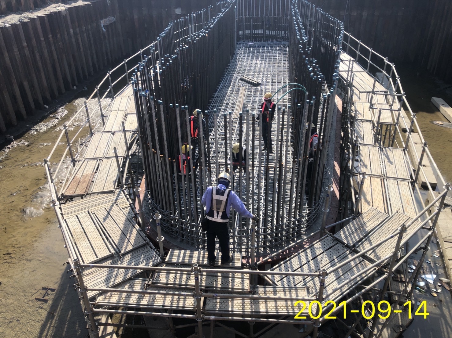 橋墩墩柱鋼筋綁紮組立.