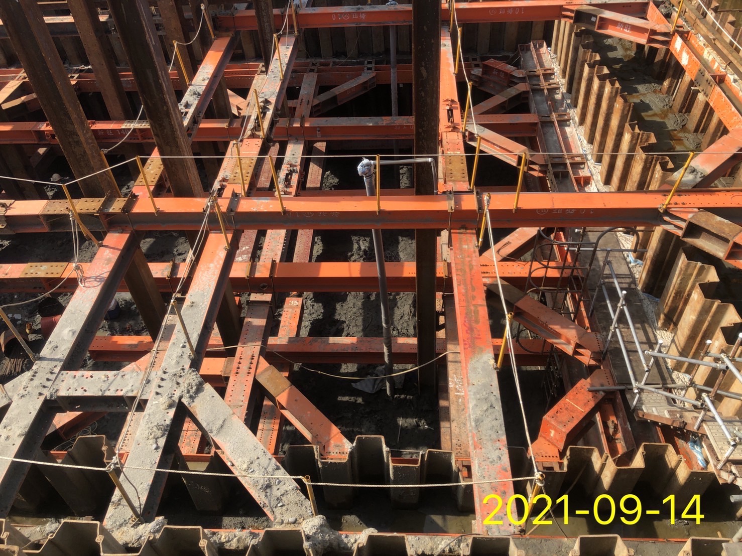 橋墩基礎降挖施作.