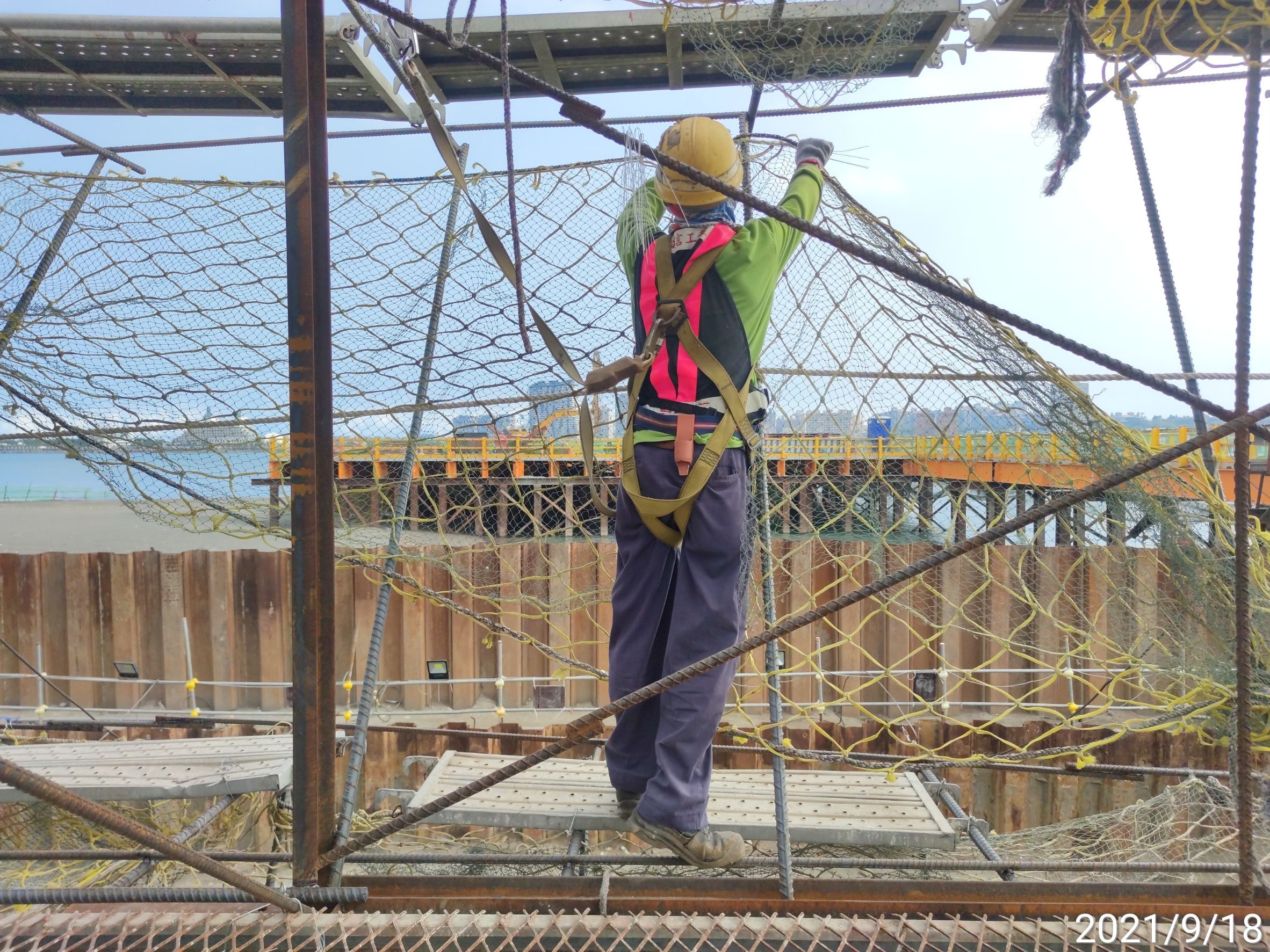 施工架安全設備施作.