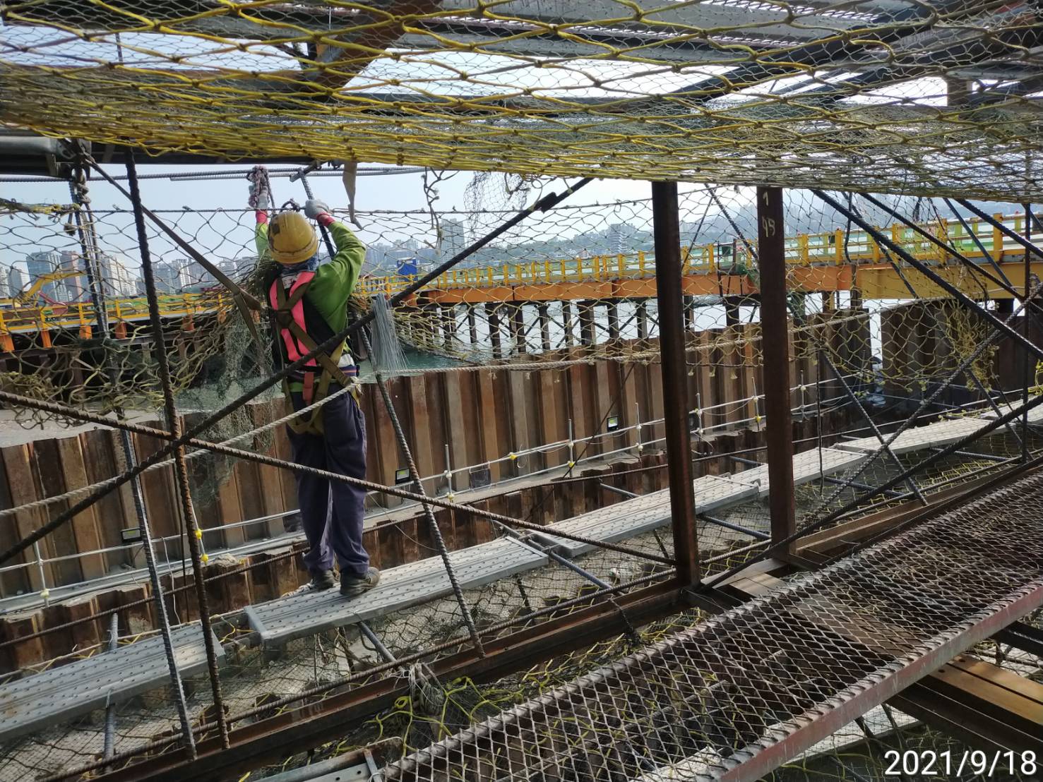 施工架安全設備施作.