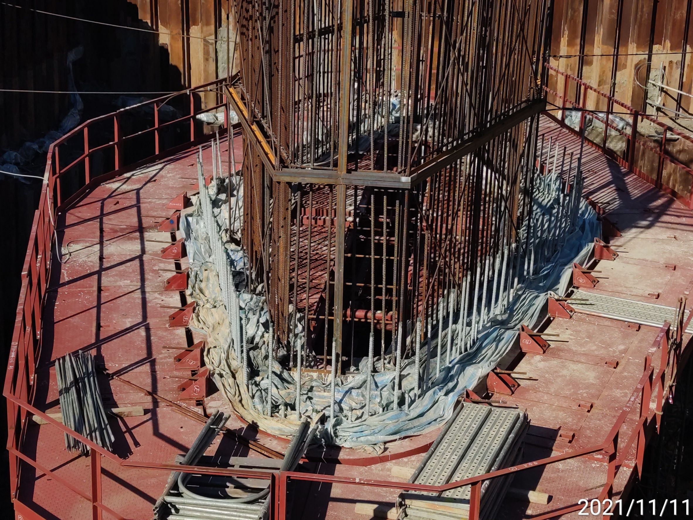 河中段橋墩墩柱施工.