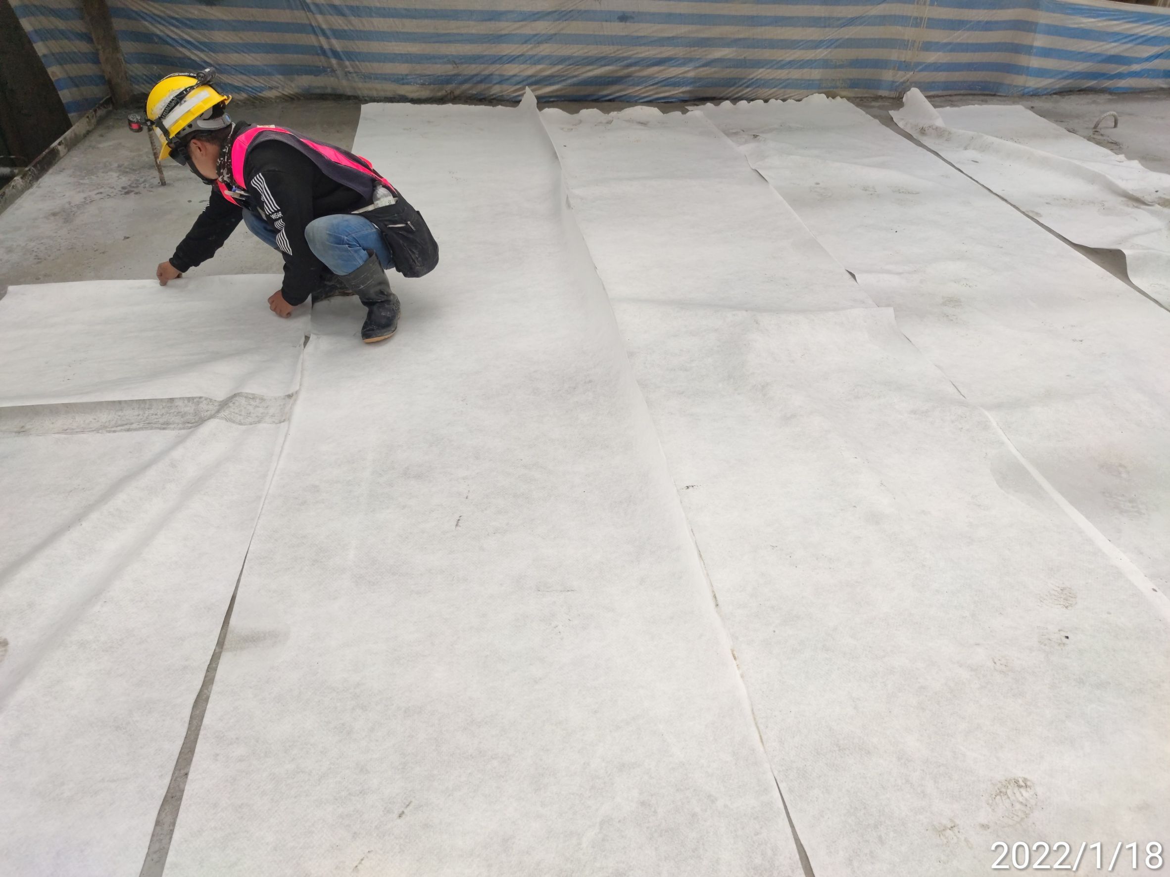 樁帽混凝土保溫材鋪設.