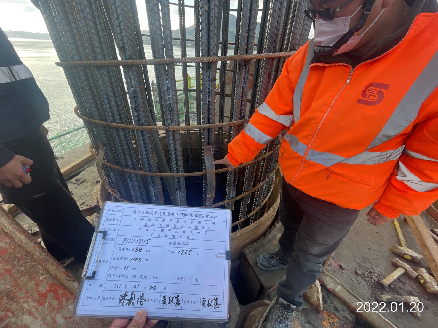 鋼筋籠搭接處查驗.