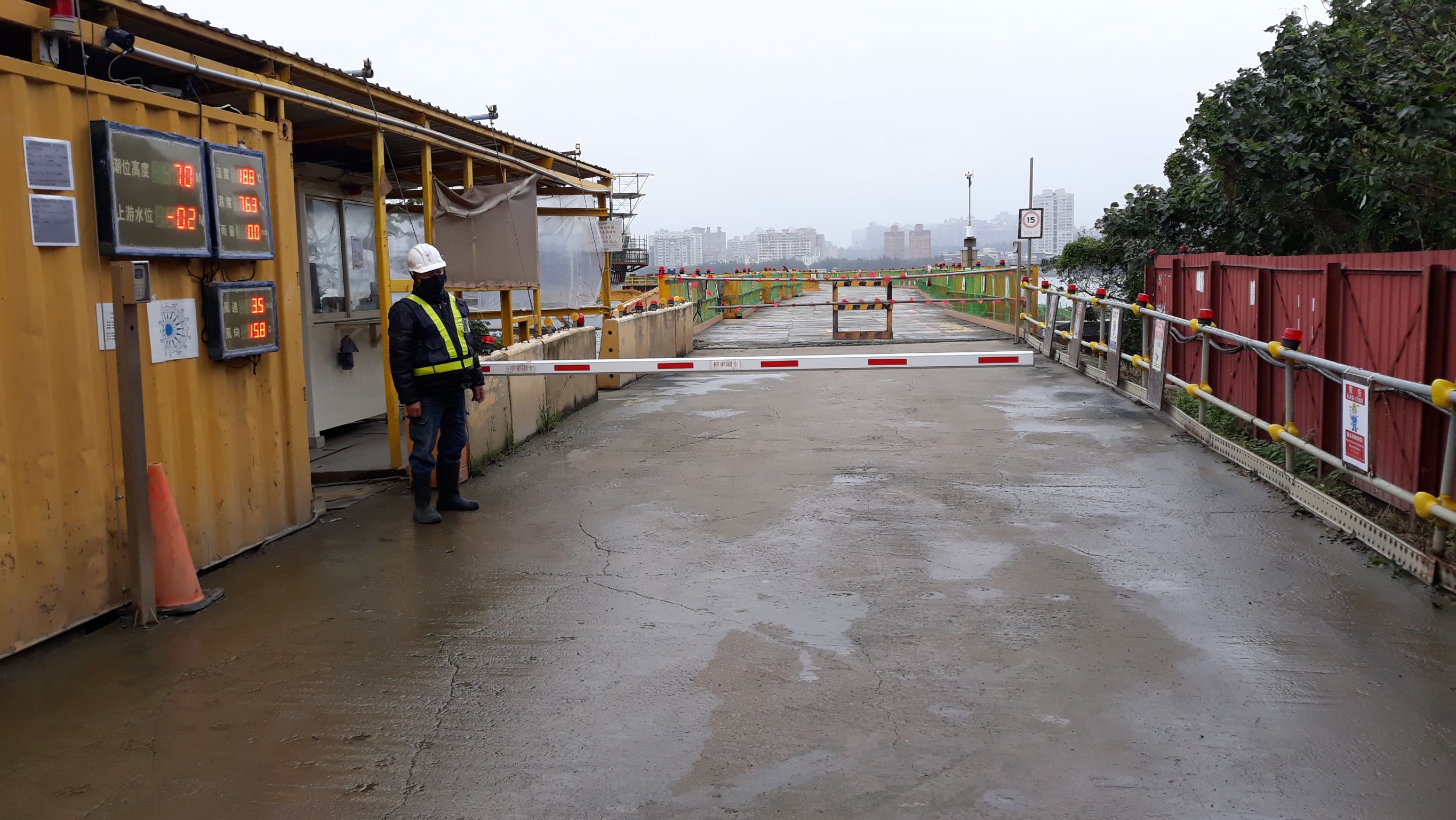 鋼便橋管制站封閉.