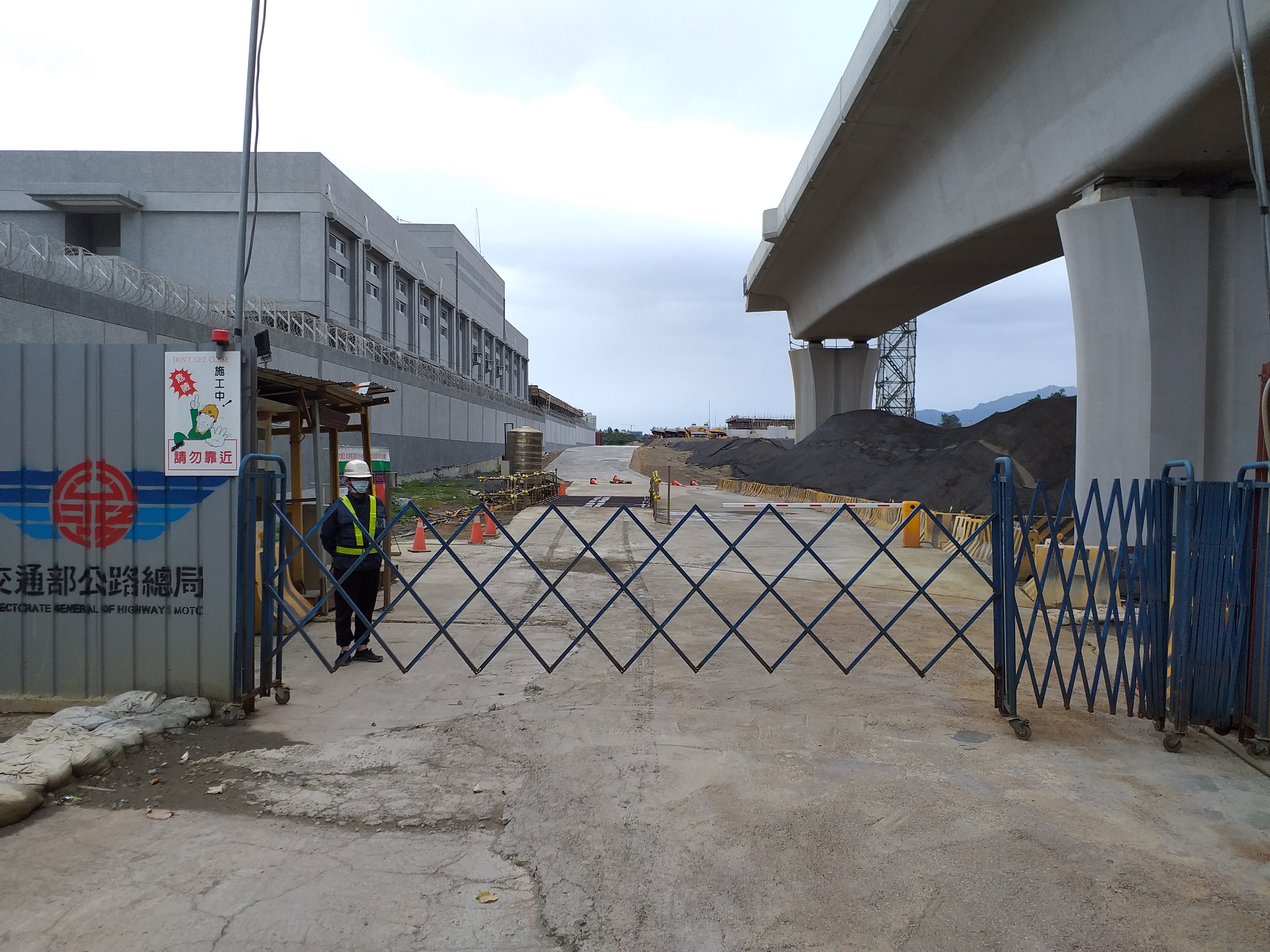八里工地大門管制站.