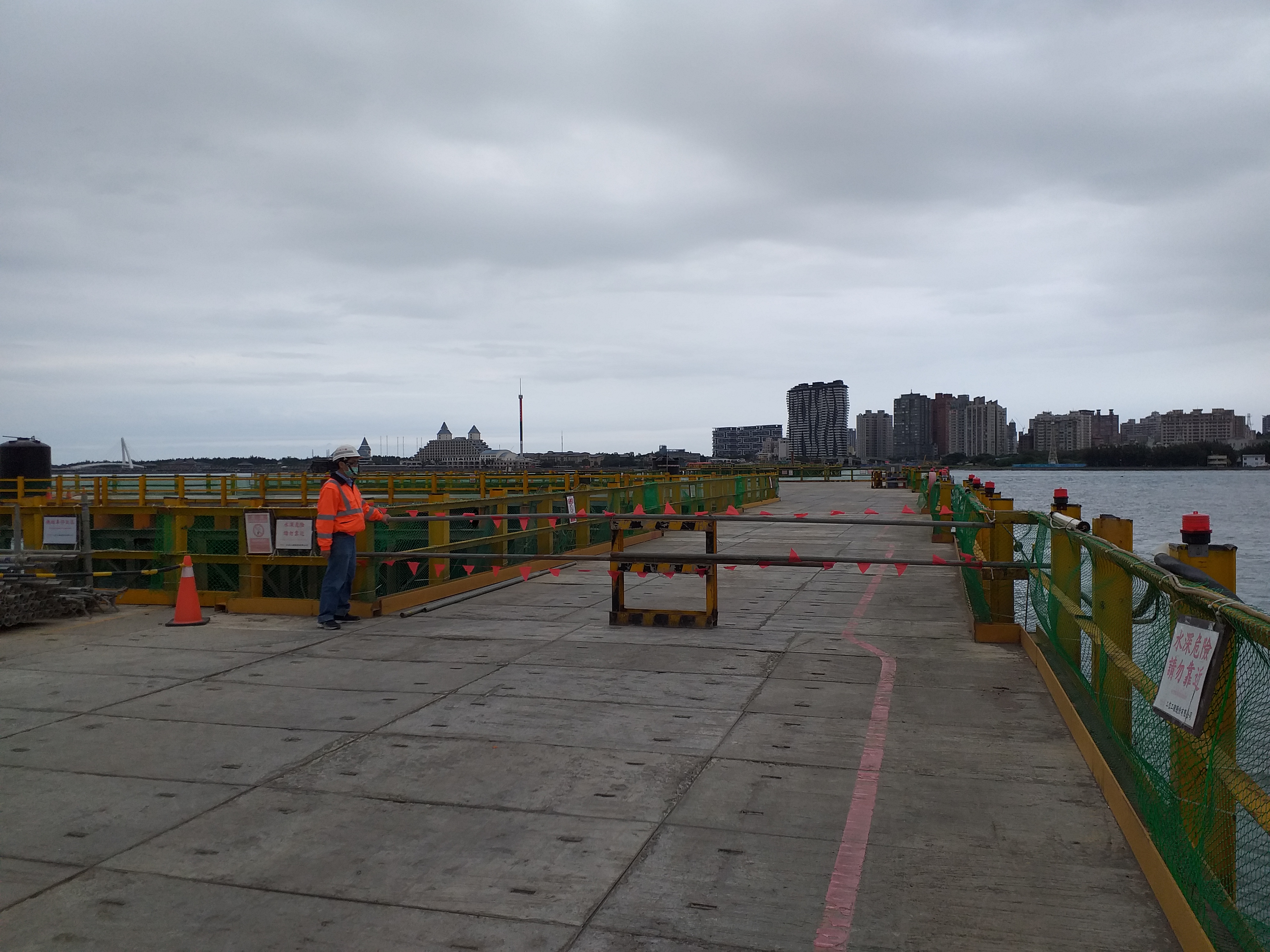 八里河中段鋼便橋第2道門禁.