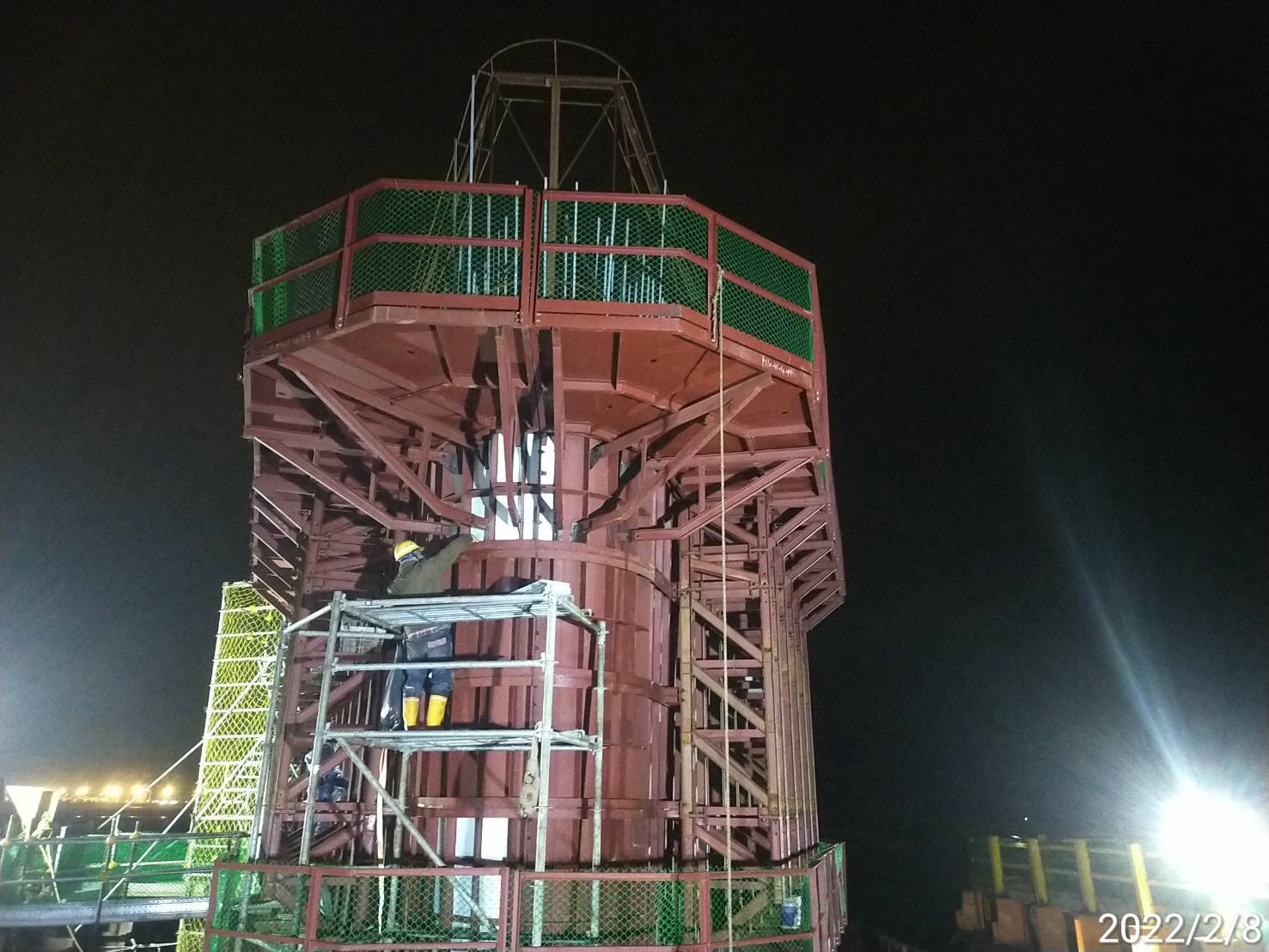 墩柱保溫材施作.