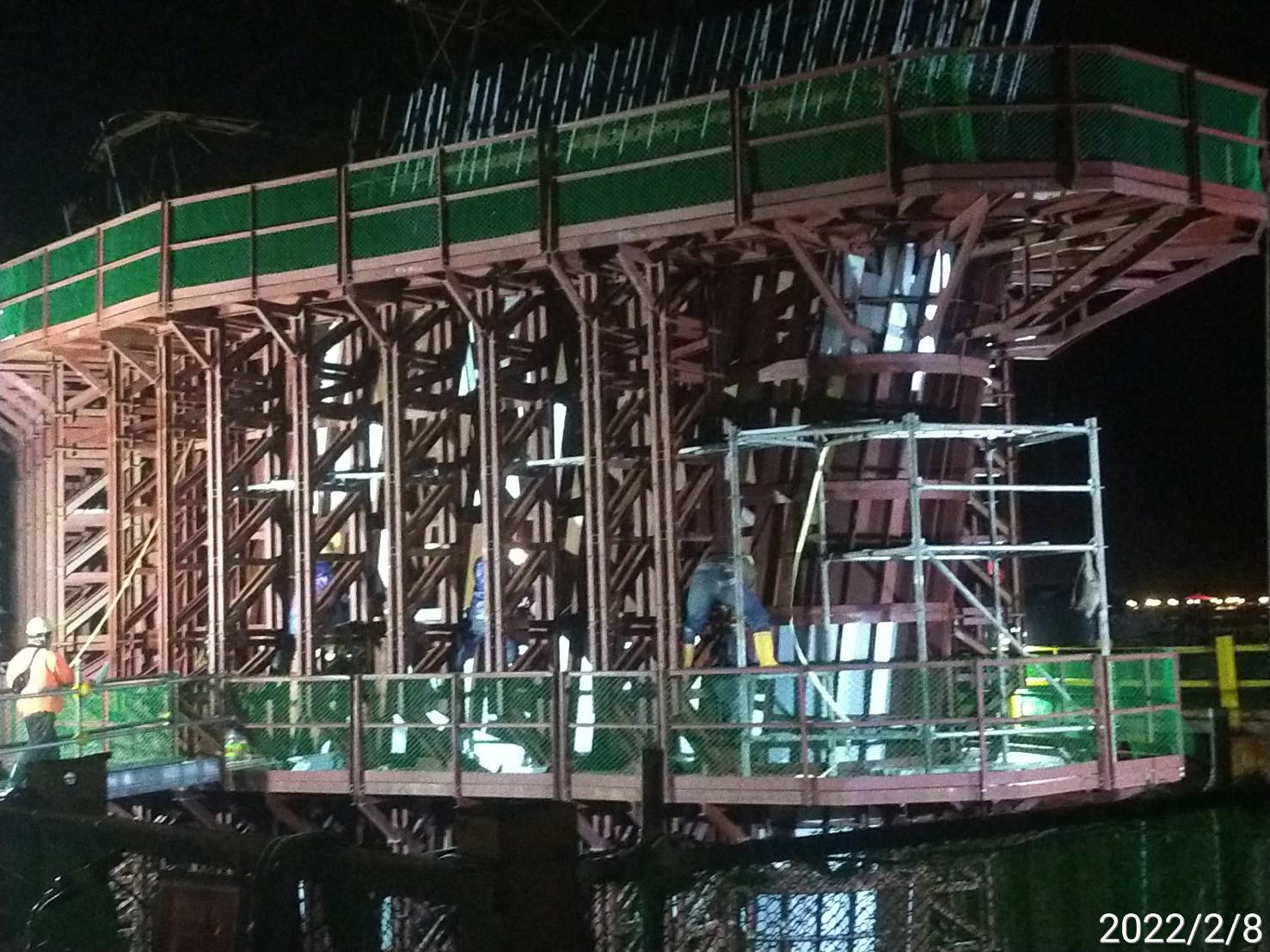 墩柱保溫材施作.