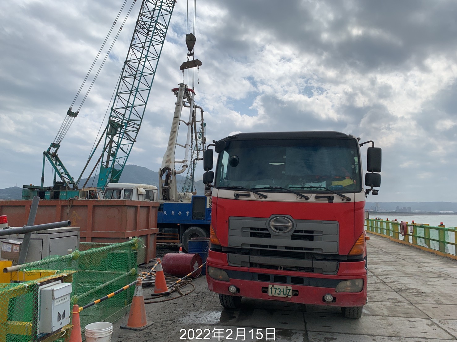 基樁混凝土澆置作業.