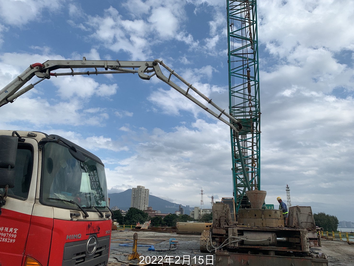 基樁混凝土澆置作業.