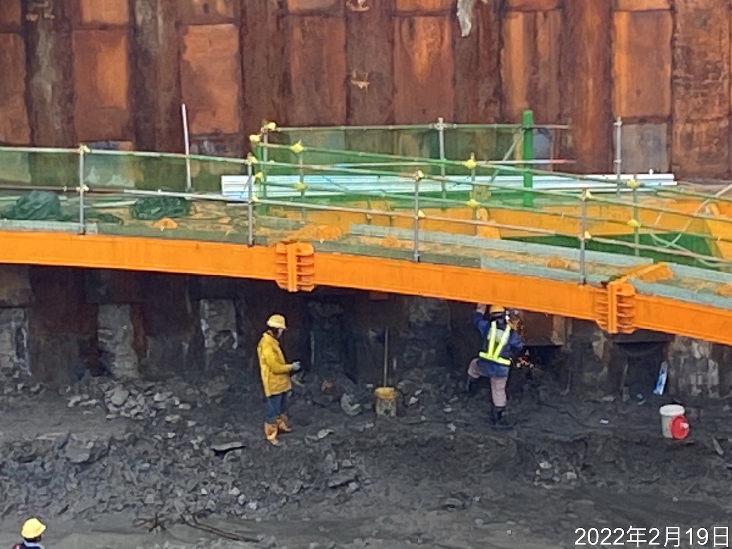 主橋塔基礎圍堰內土方降挖.