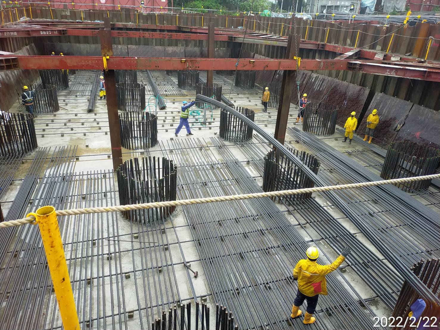 樁帽下層鋼筋施工.