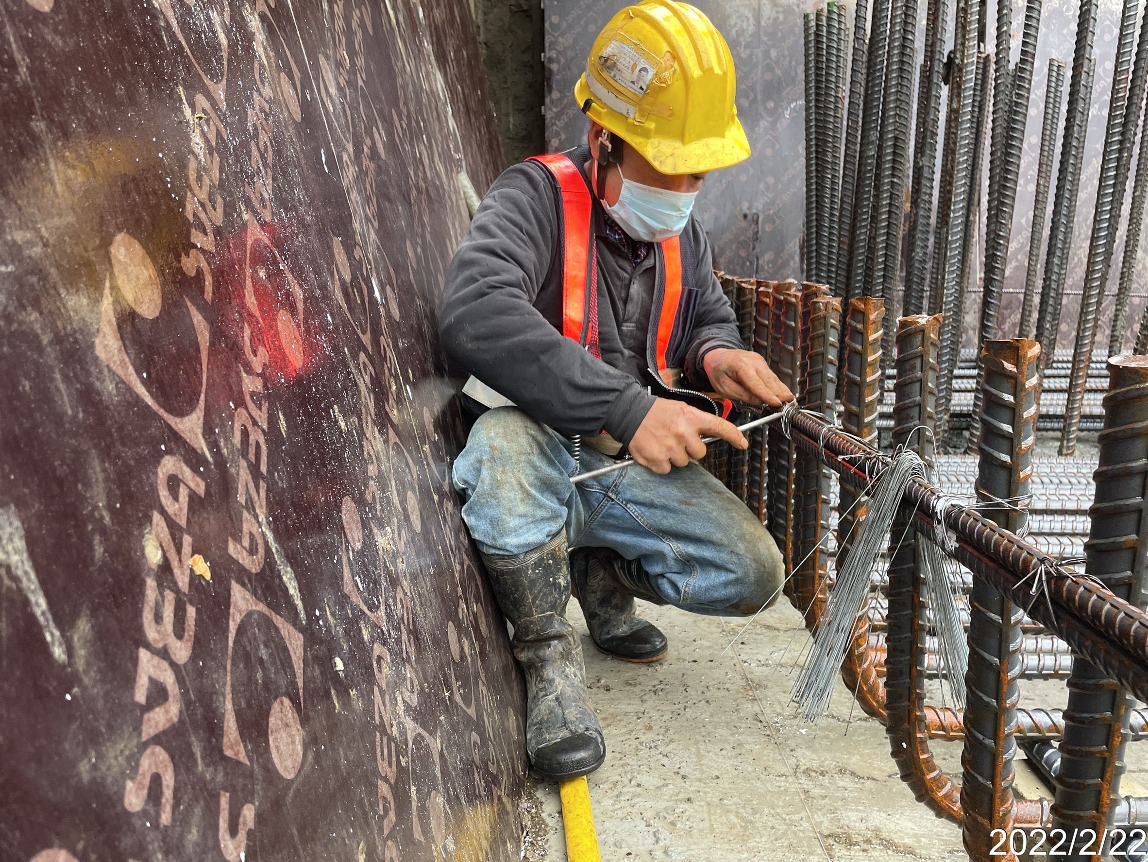 樁帽下層鋼筋施工.