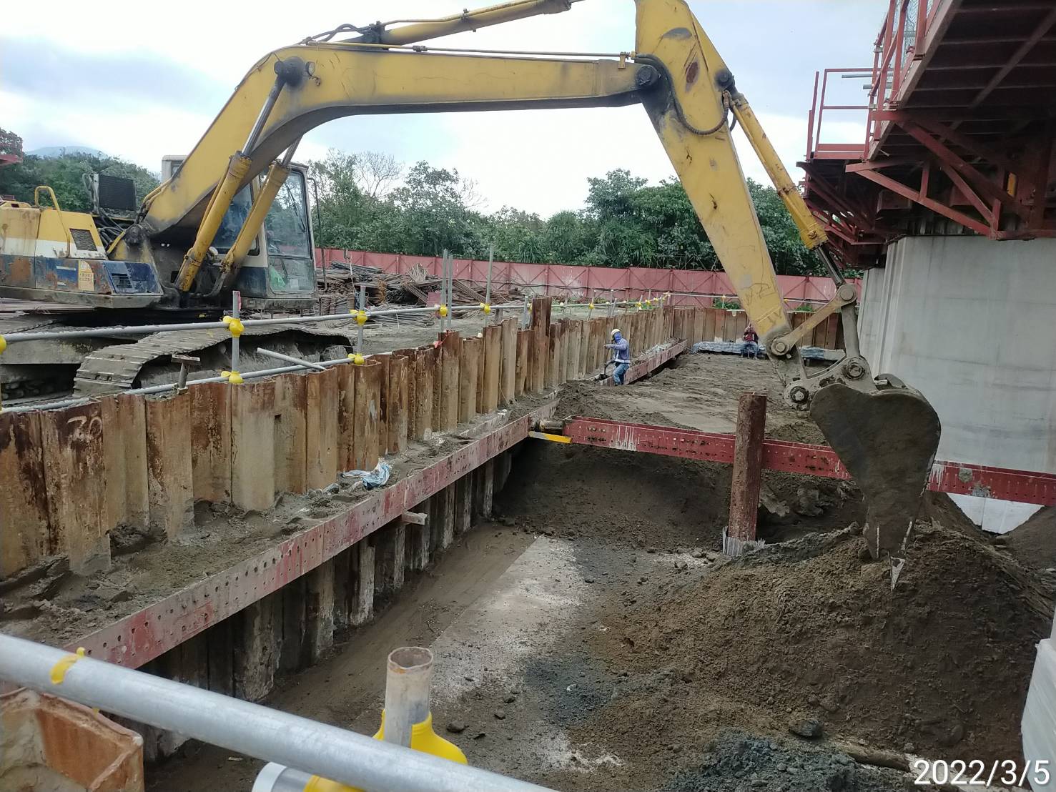 結構物回填作業.