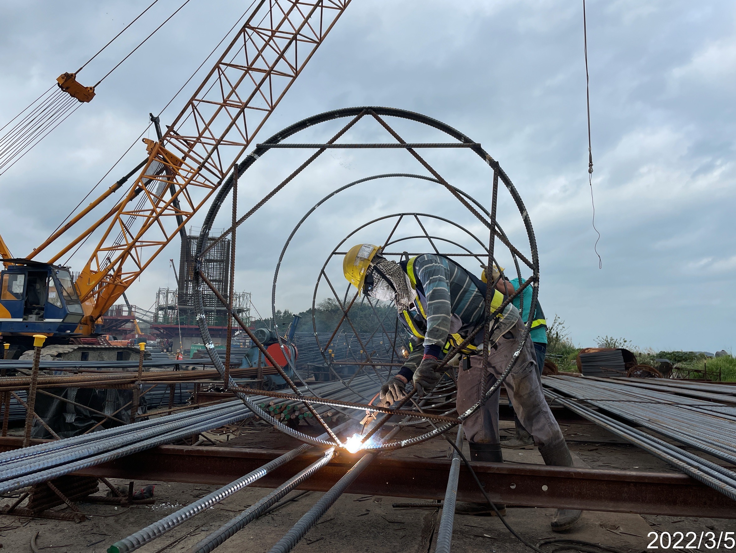 基樁鋼筋籠製作施工.