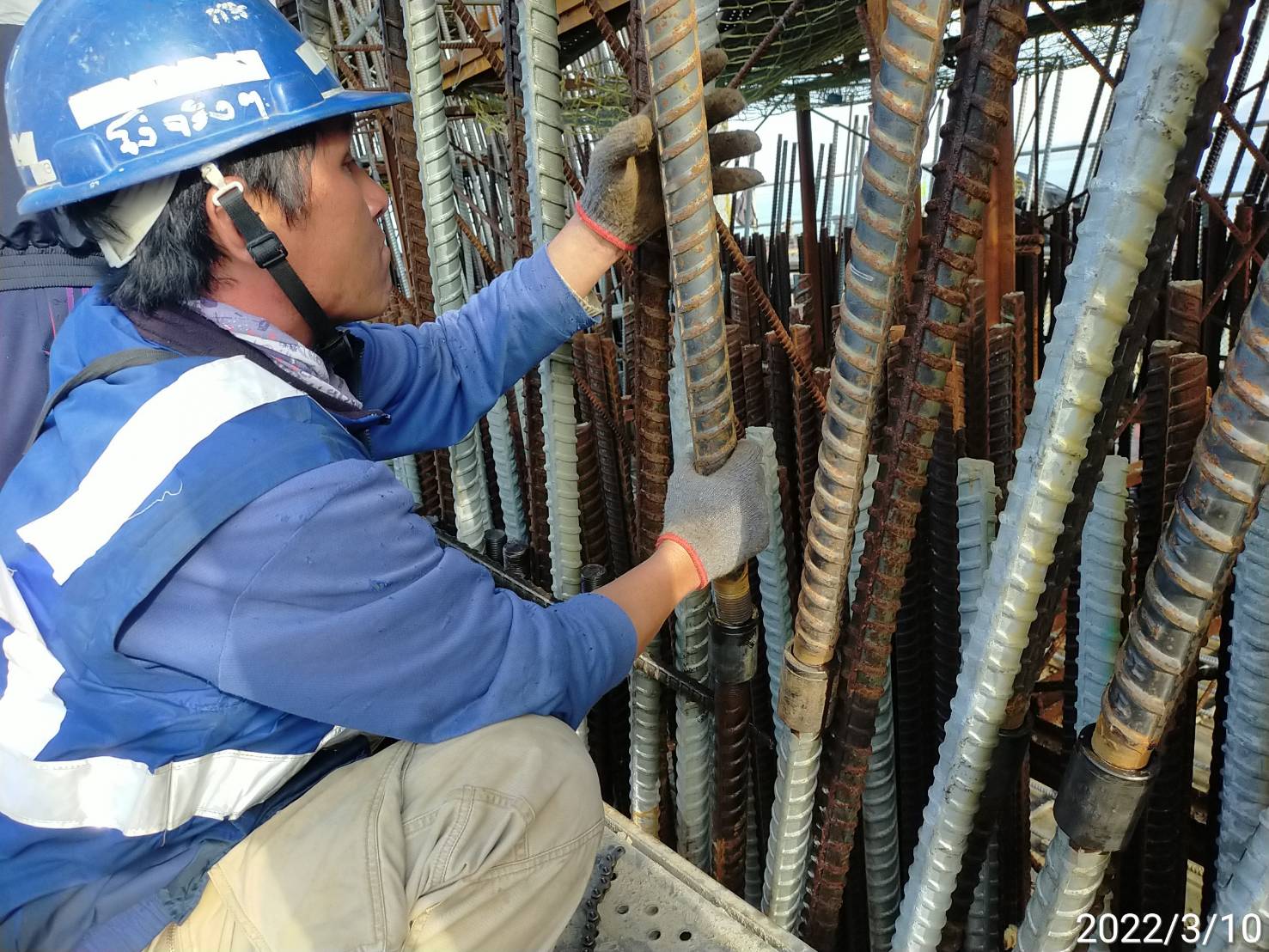 橋墩墩柱主筋續接施工.