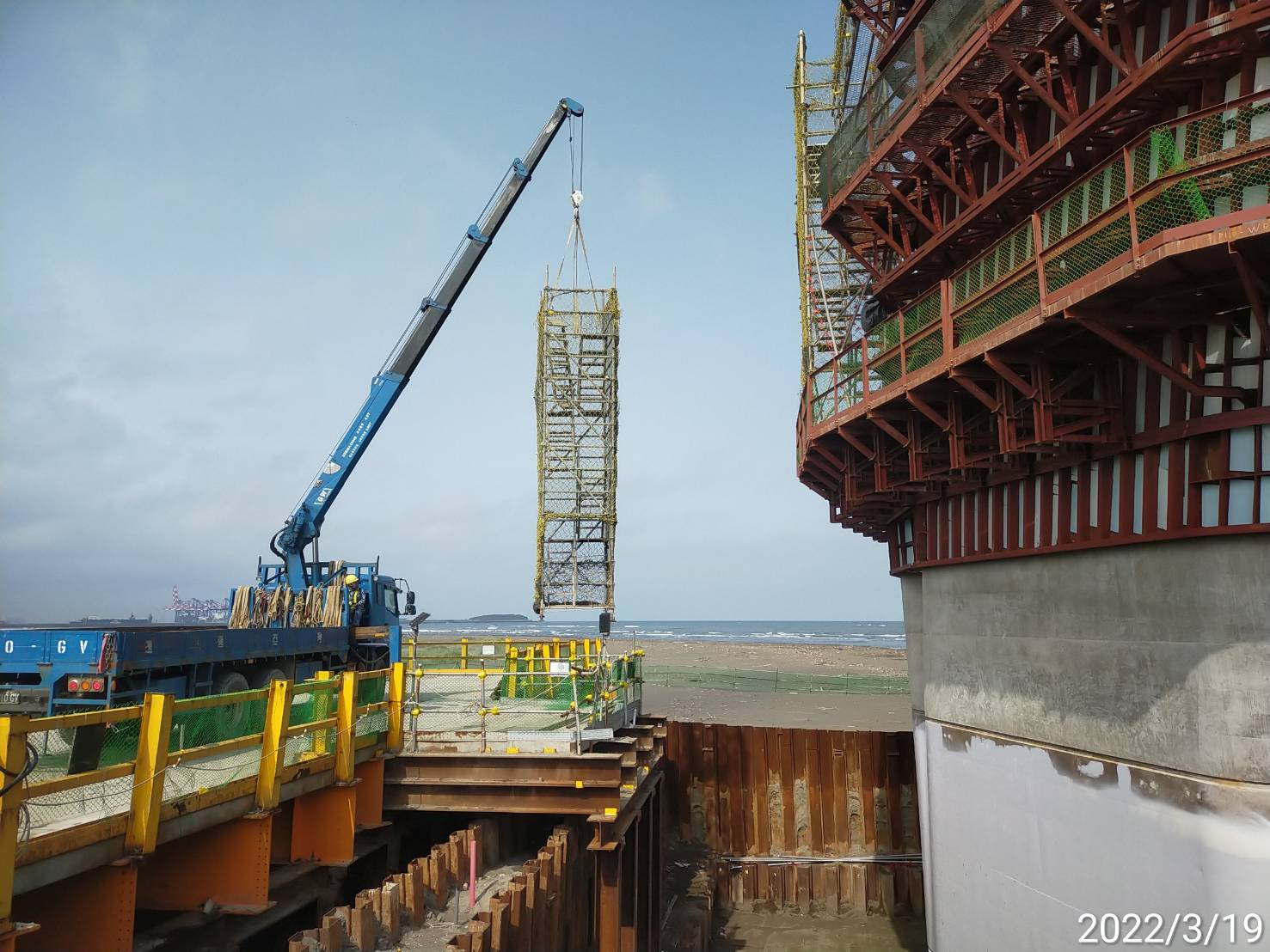 墩柱上下設備施工.