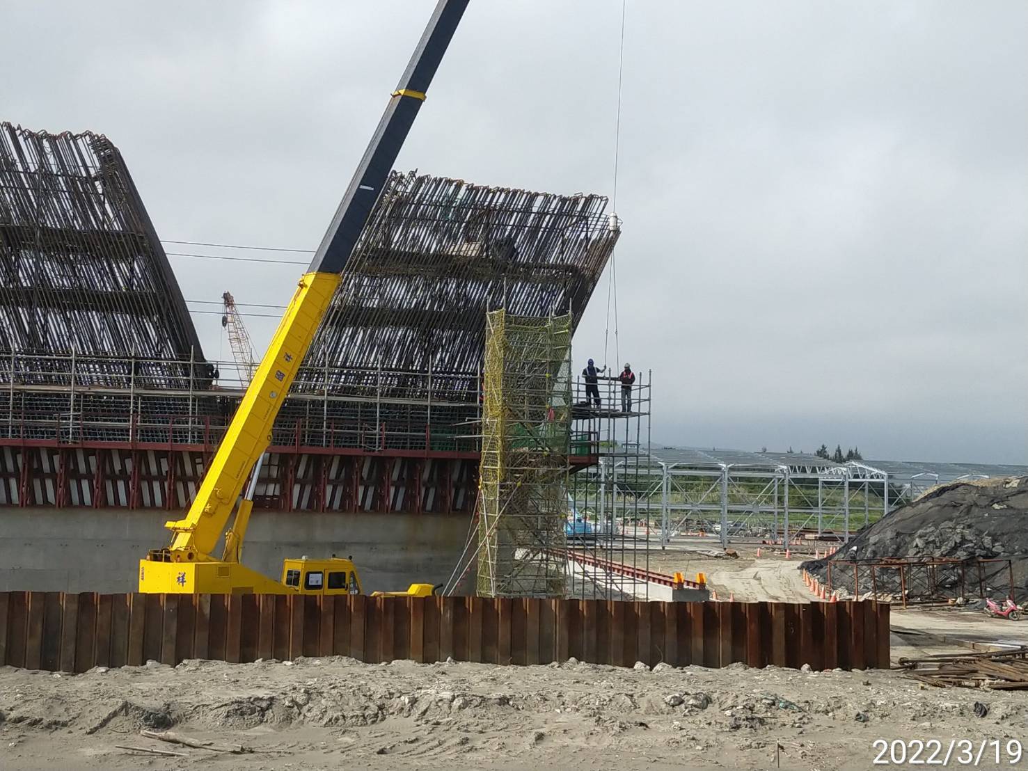 墩柱上下設備施工.