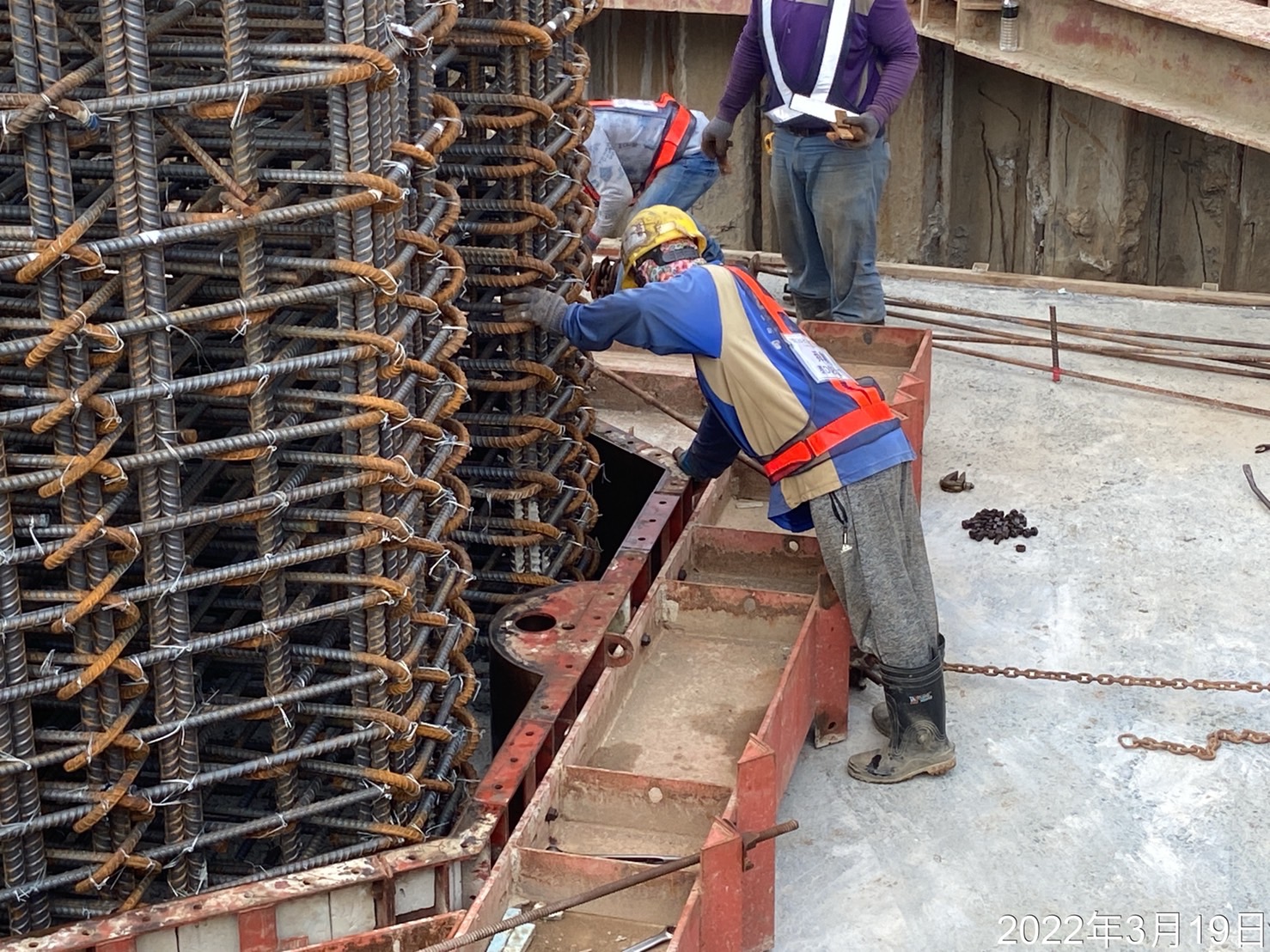 墩柱鋼筋鋼模施工.