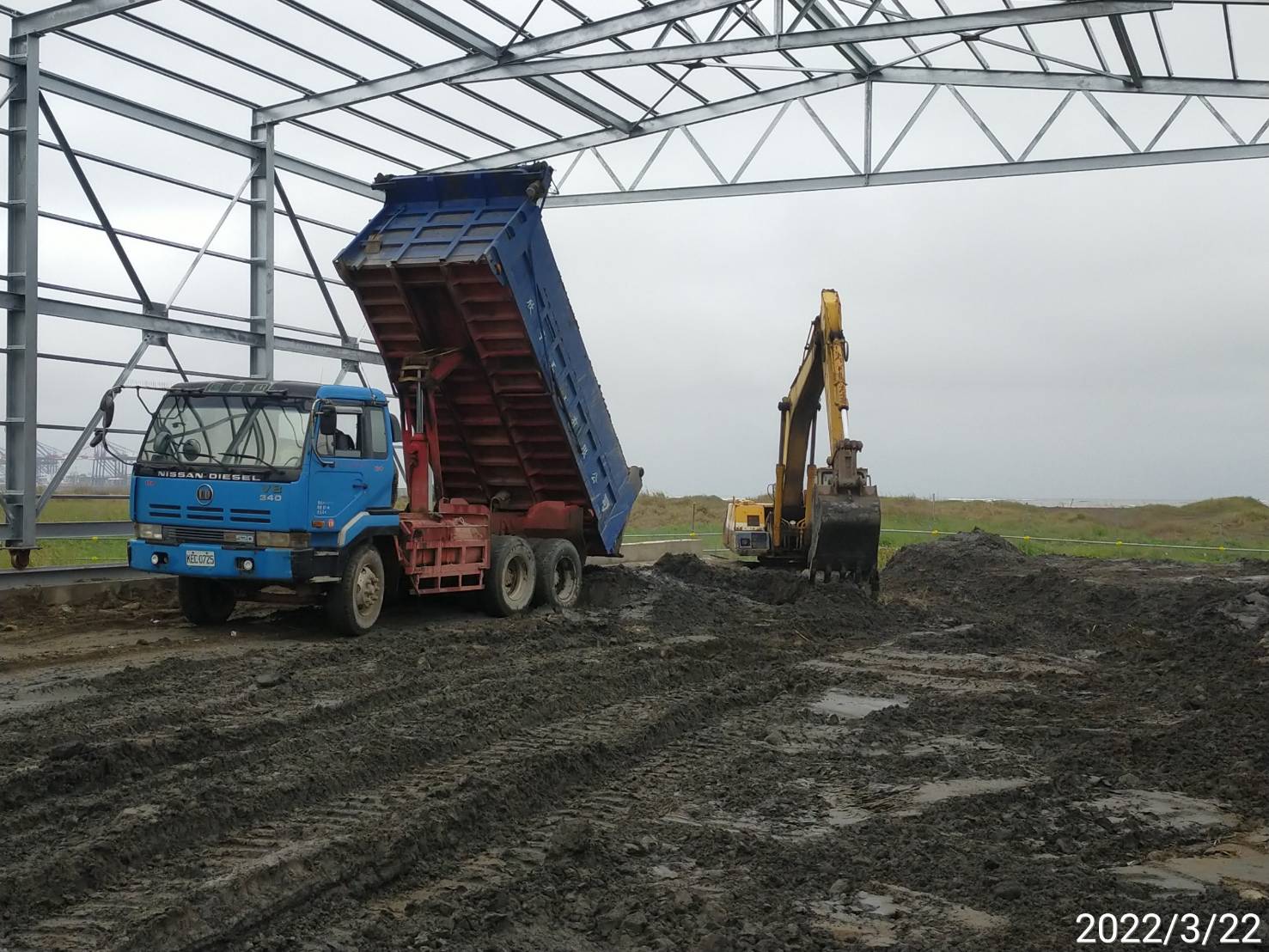 鋼構組裝廠延伸段地坪整理.